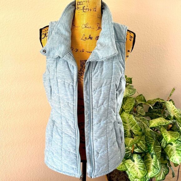 The North Face Quilted Puffer Vest – Women’s Medium - Picture 2 of 12